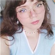 Soy una ilustradora con un máster en arteterapia, doy clases iniciales de dibujo, pintura e ilustración digital